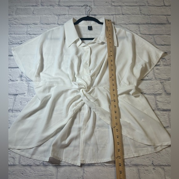 SHEIN White Button Down Shirt with Knot Detail. Size 2X - Picture 5 of 6